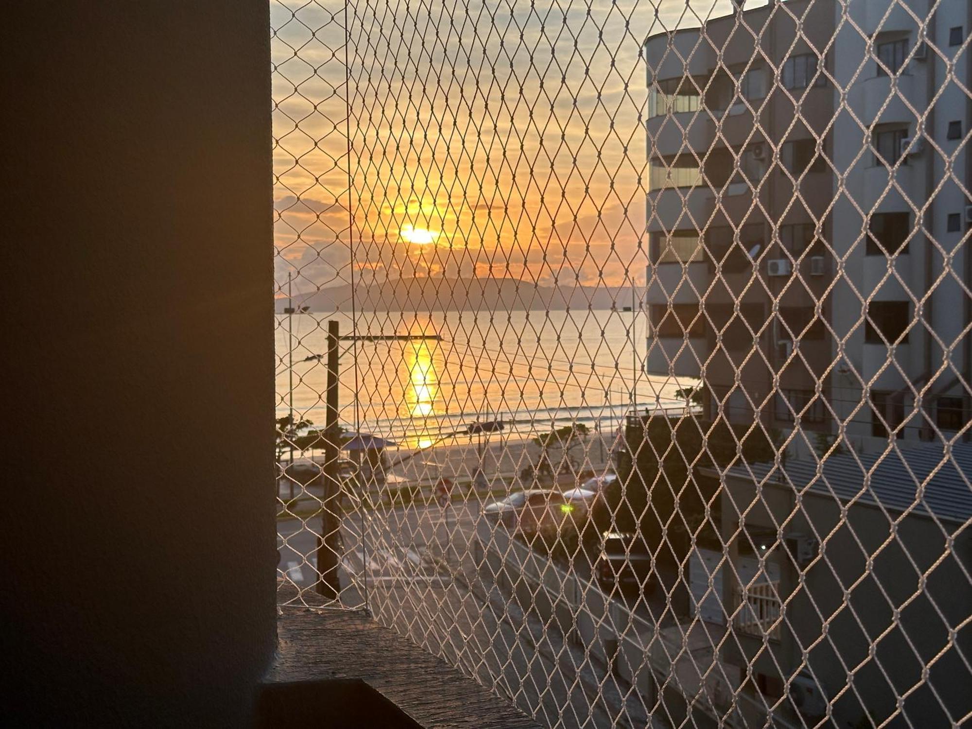 Sea Breeze - Brisa Do Mar - Pe Na Areia Em Apartment Itapema